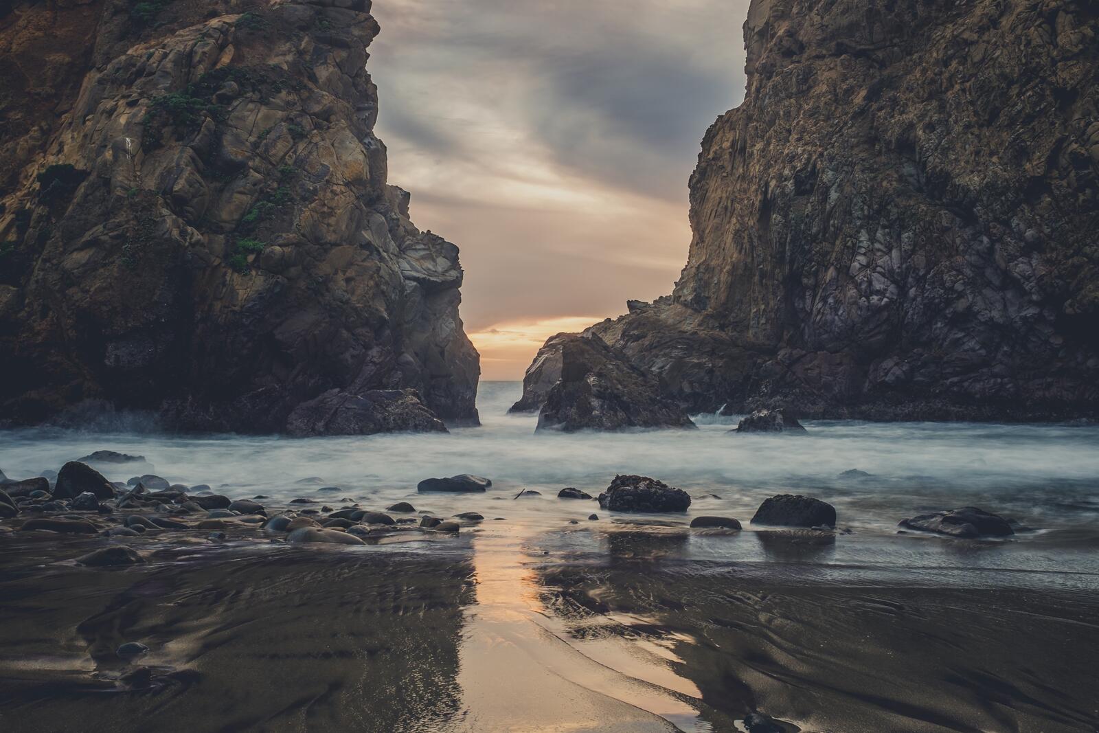 Бесплатное фото Берег моря со скалами