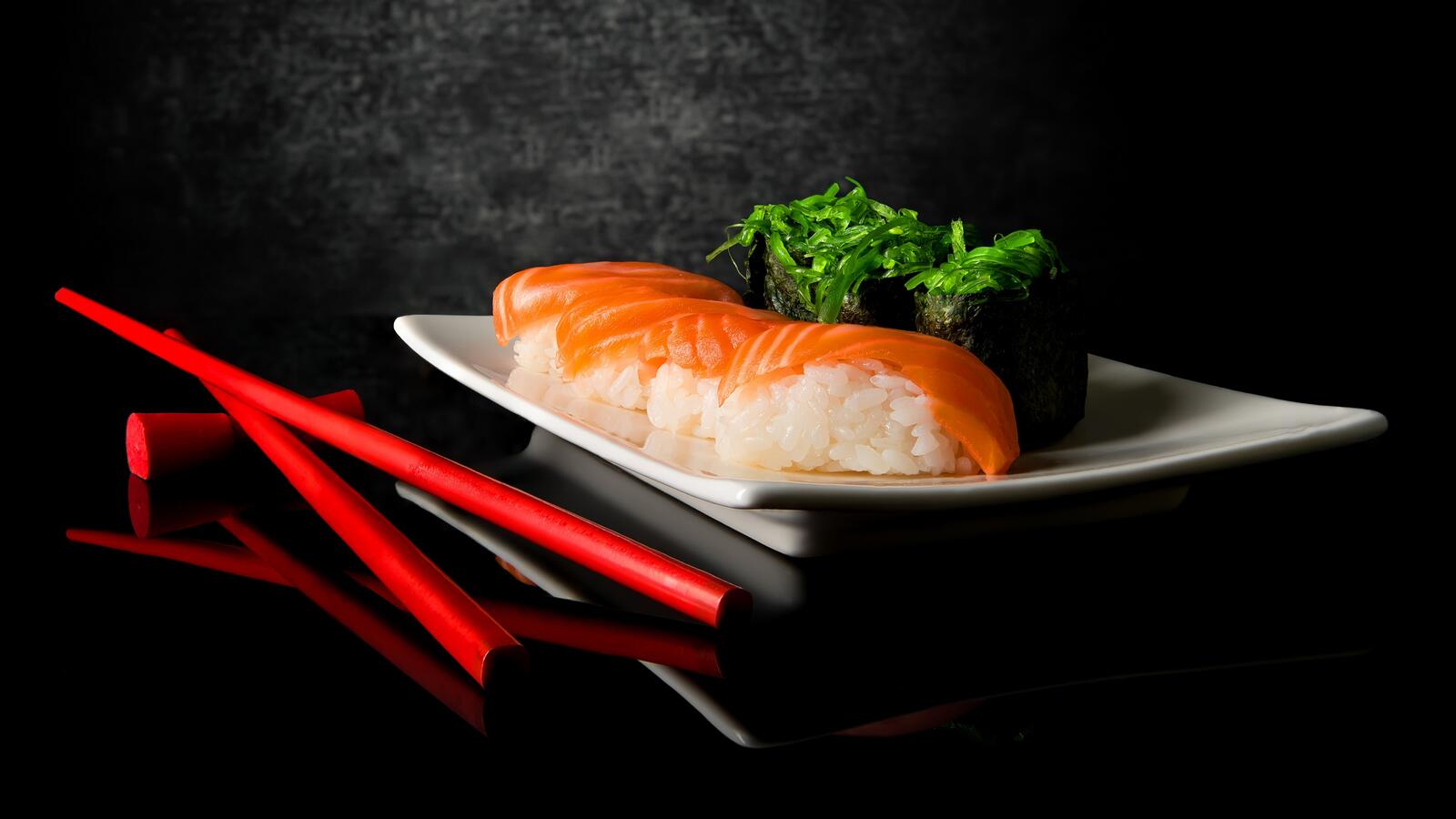 Free photo Asian food sushi with fish