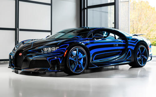 Синий Bugatti Chiron