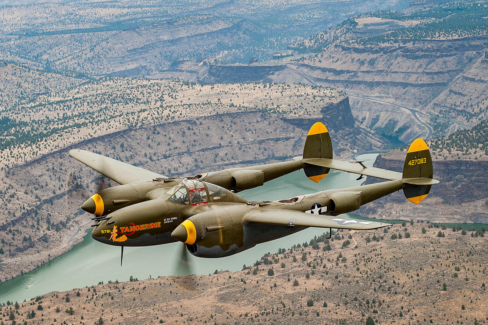 Бесплатное фото Американский истребитель Lockheed P-38 Lightning