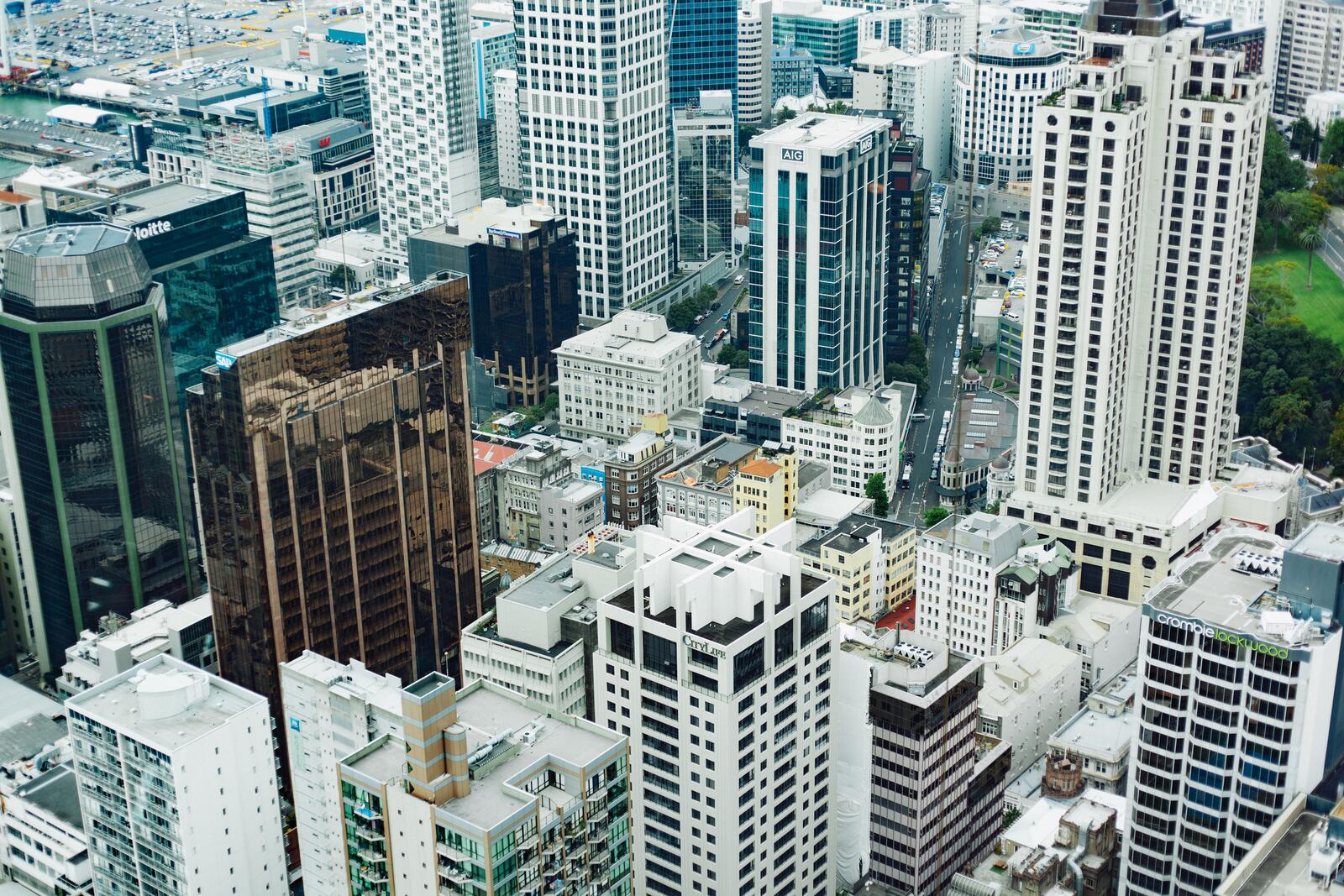 Бесплатное фото Обои с видом на город с небоскребами с высоты