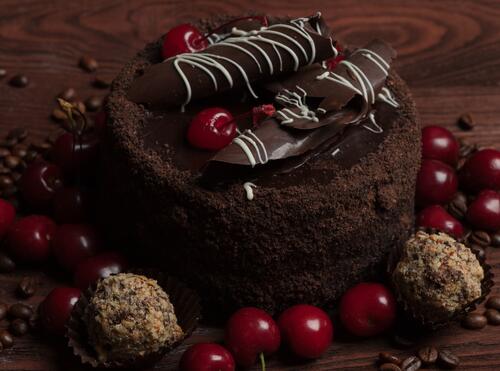 Шоколадный торт с вишинками