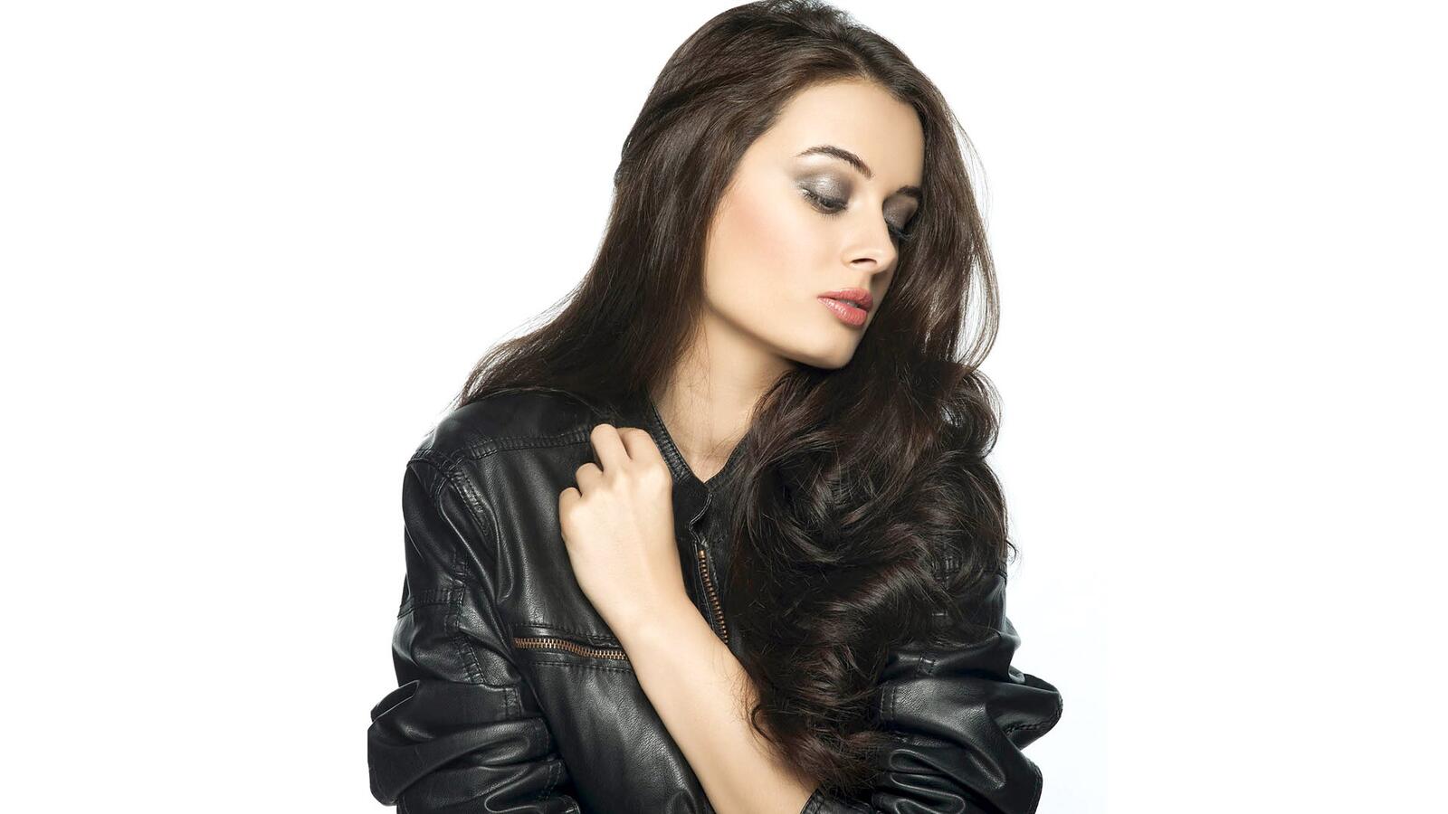 Free photo Evelyn Sharma in a jacket against a white background