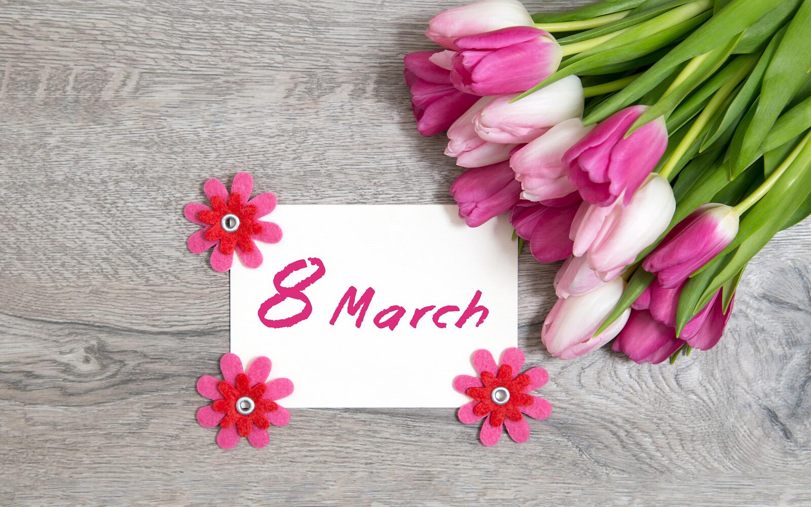 Бесплатная открытка Розовые тюльпаны на 8 марта