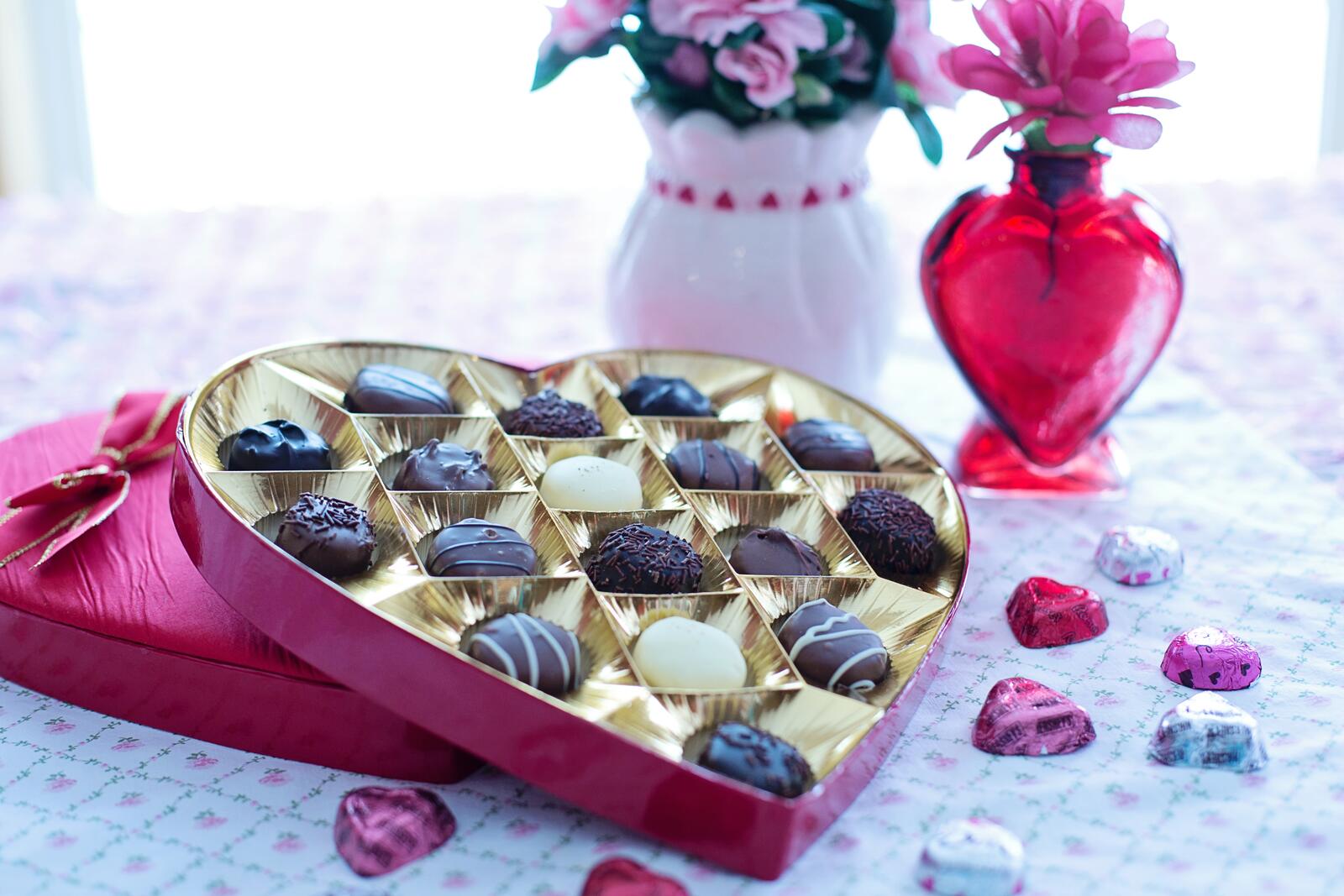Коробка с конфетами в форме сердца
