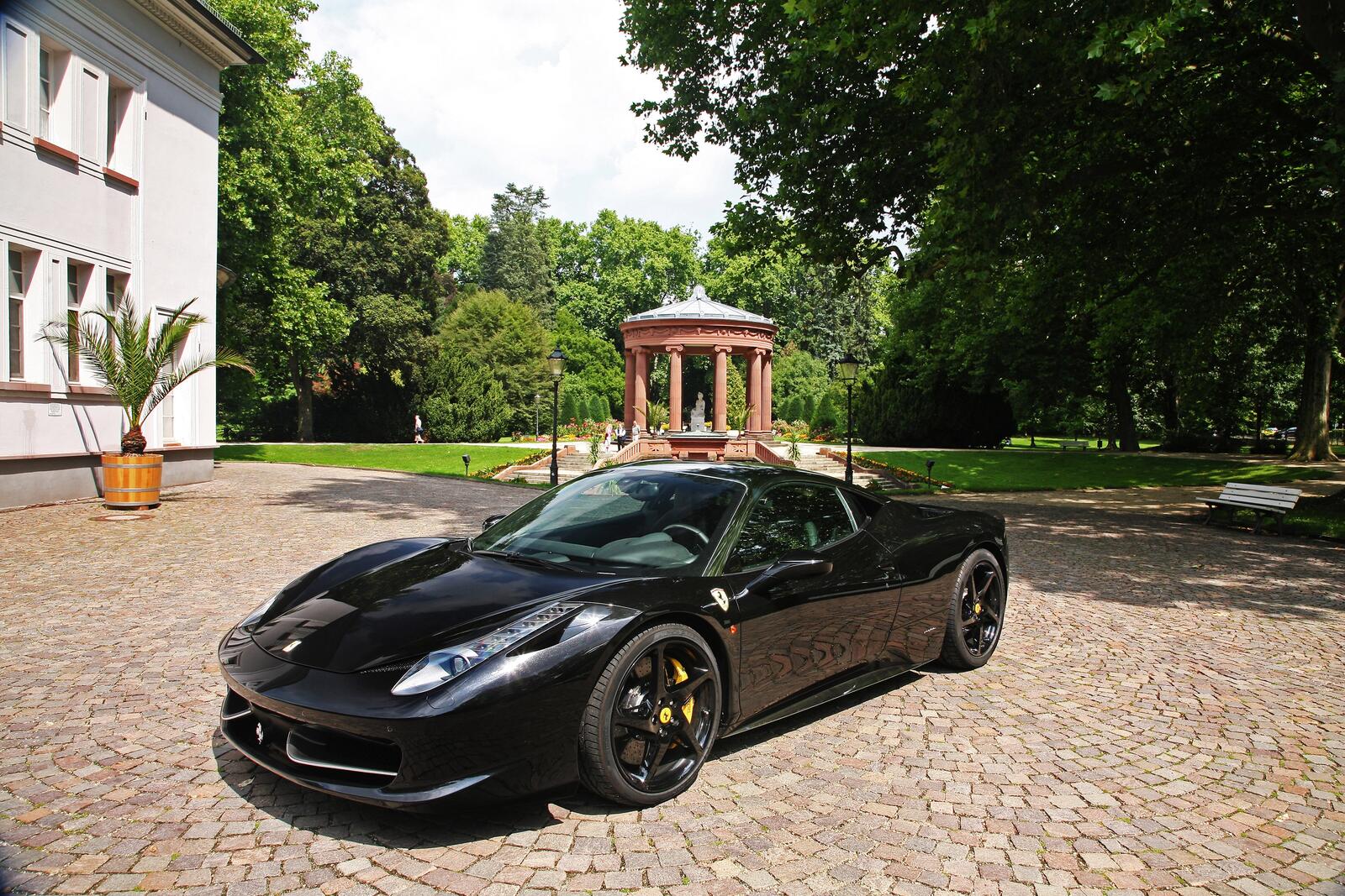 免费照片黑色Ferrari 458 italia的黑色轮辋