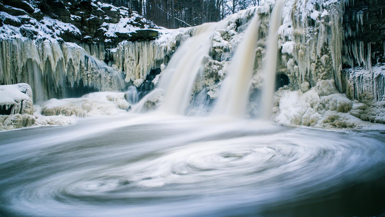 Free photo Frozen waterfall