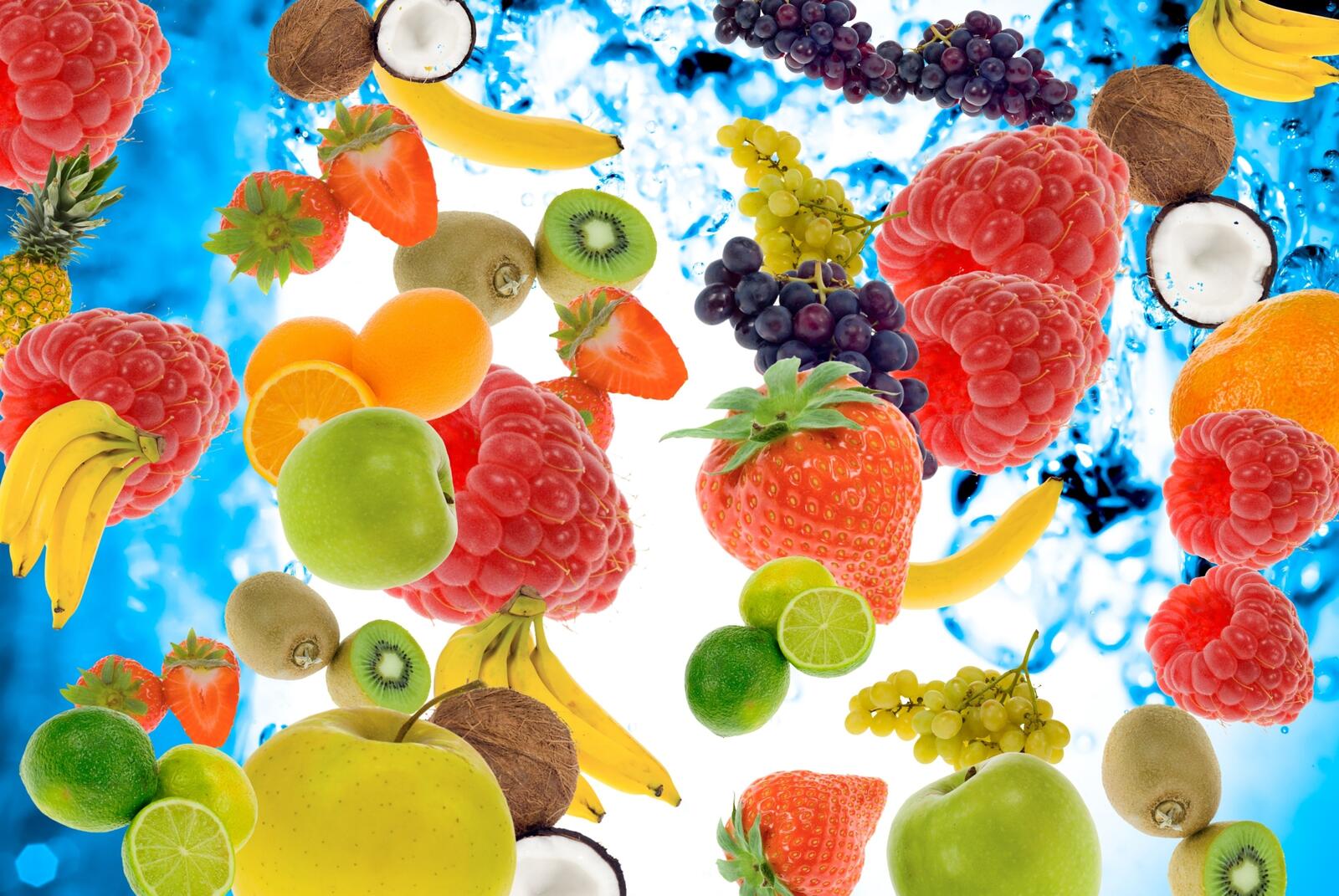 Free photo Fruit in water