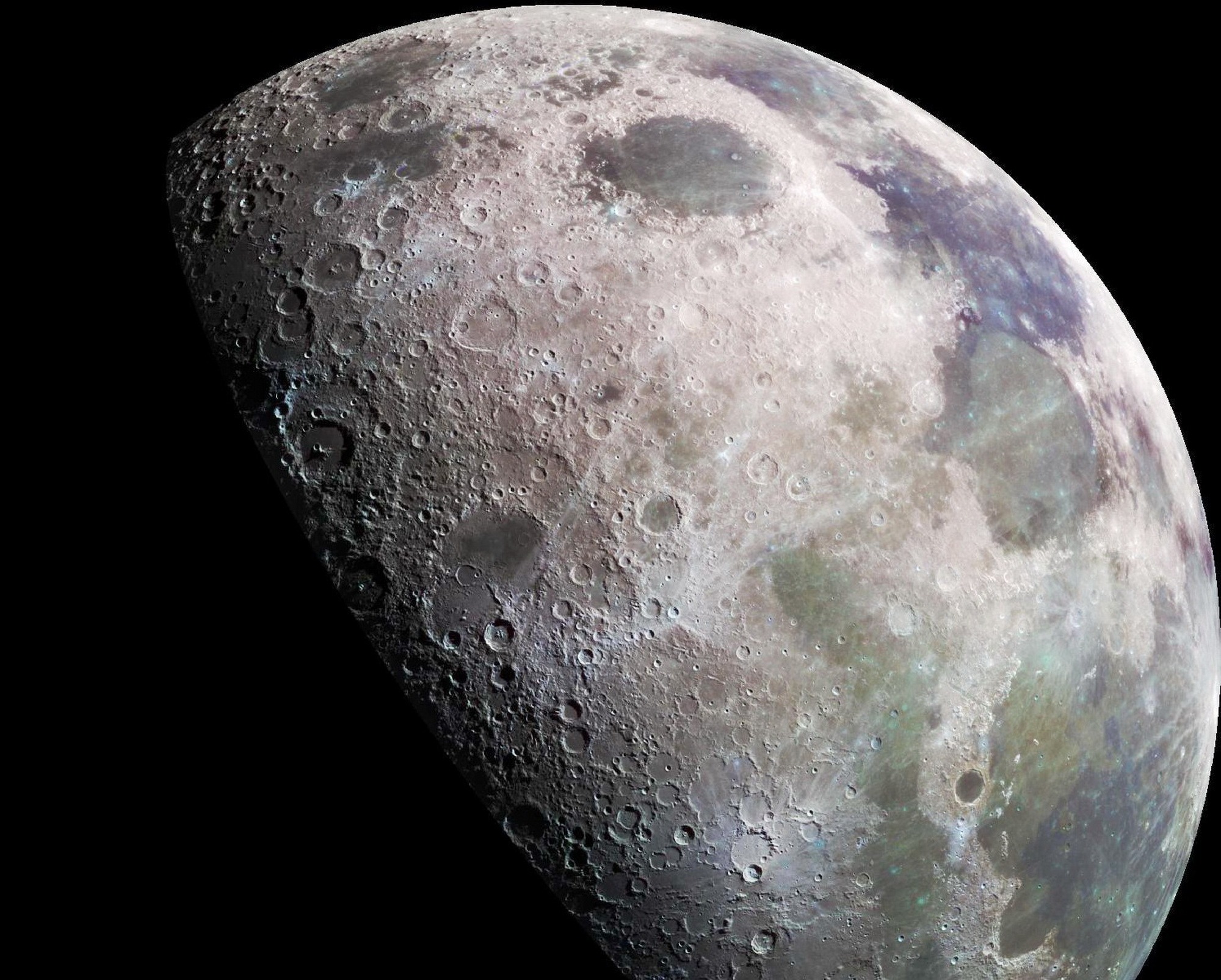 Бесплатное фото Кратеры на Луне крупным планом