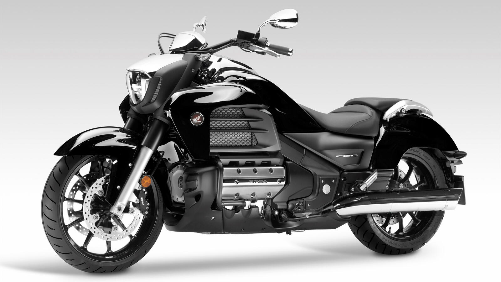 Бесплатное фото Крутой черный мотоцикл от Honda