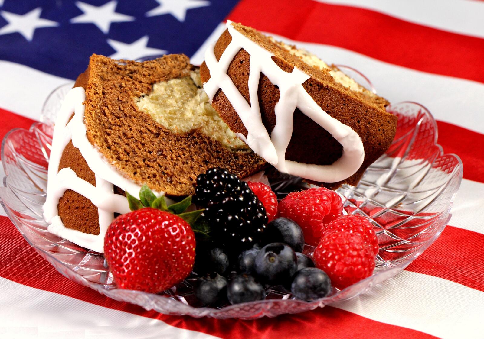 Тарелка с едой на американском флаге