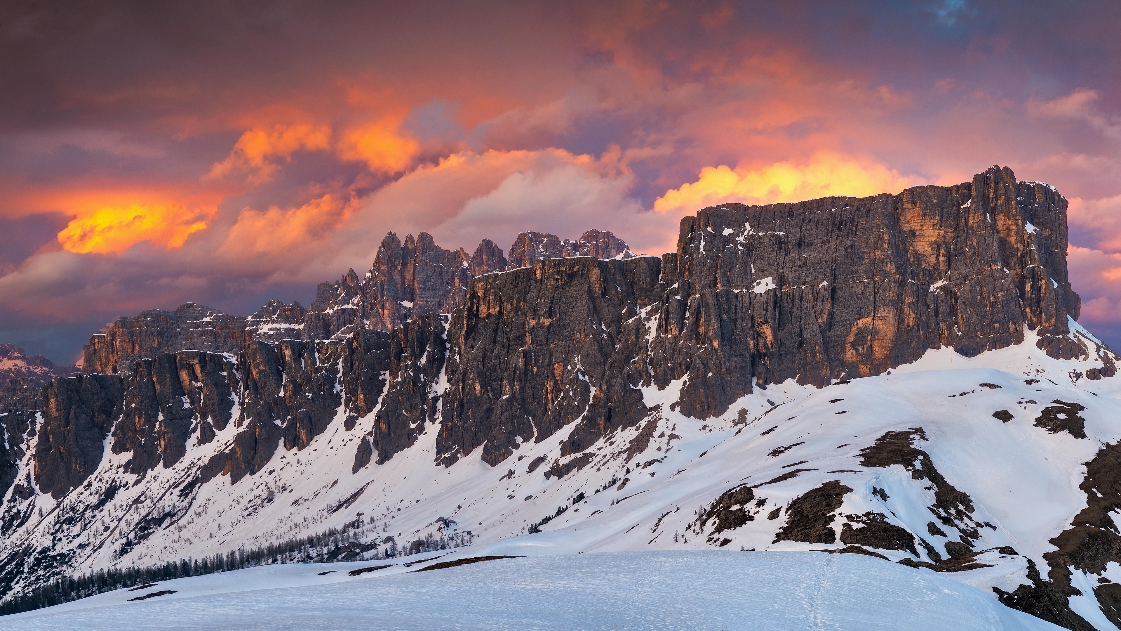 Free photo Alpine mountains at sunset