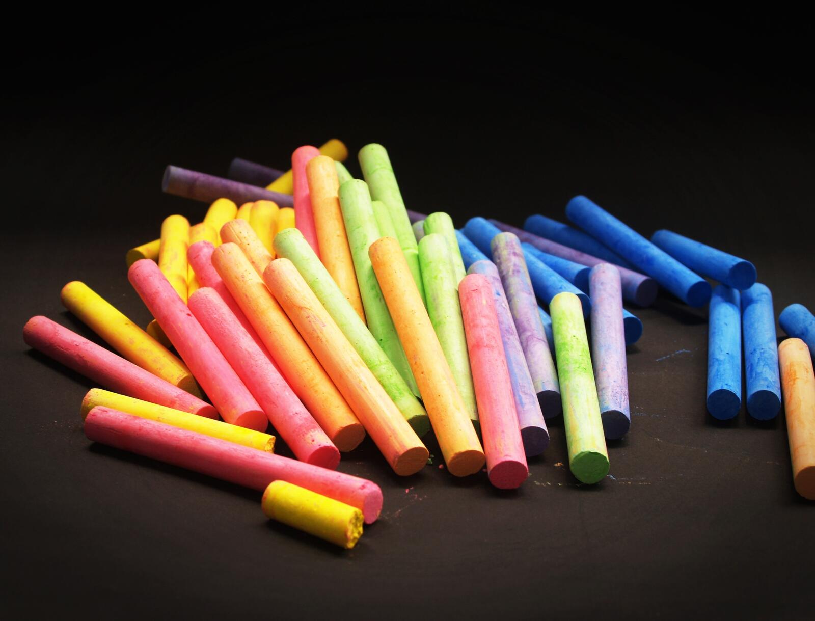 Free photo Multicolored crayons
