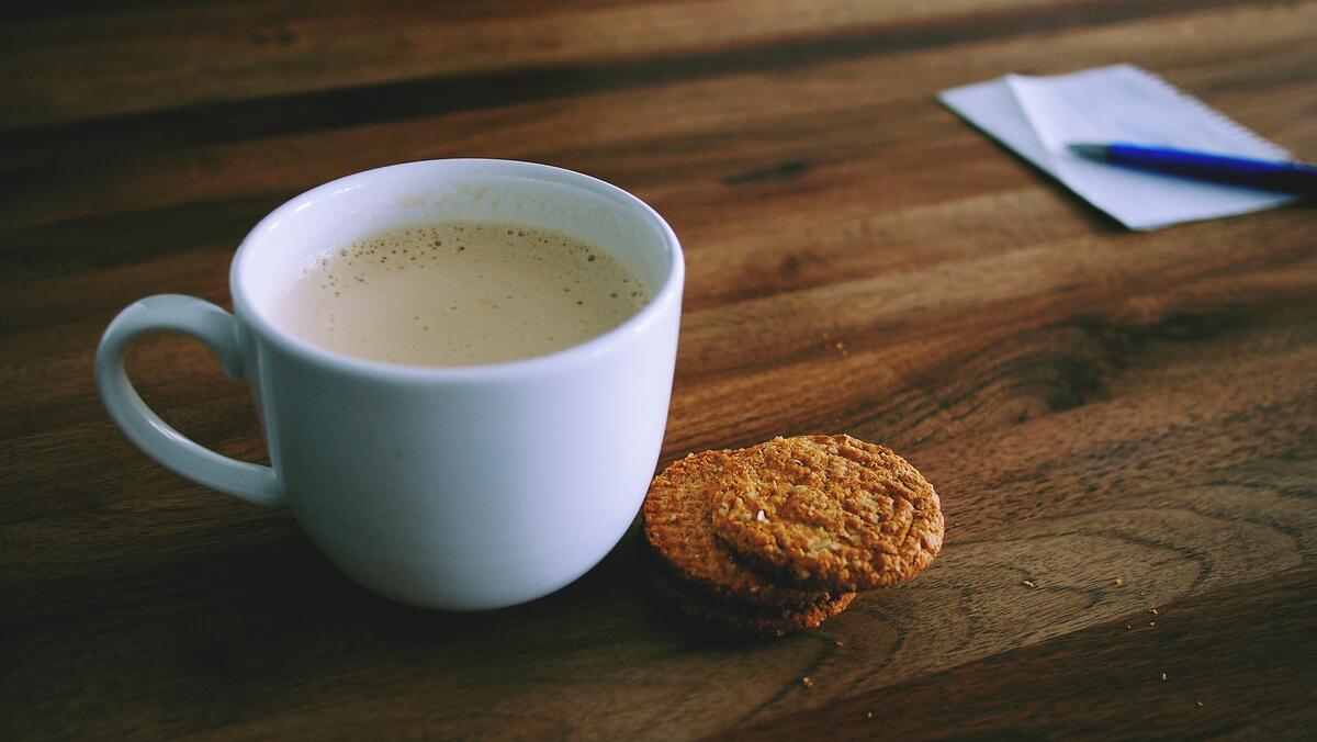 A cup of coffee and cookies