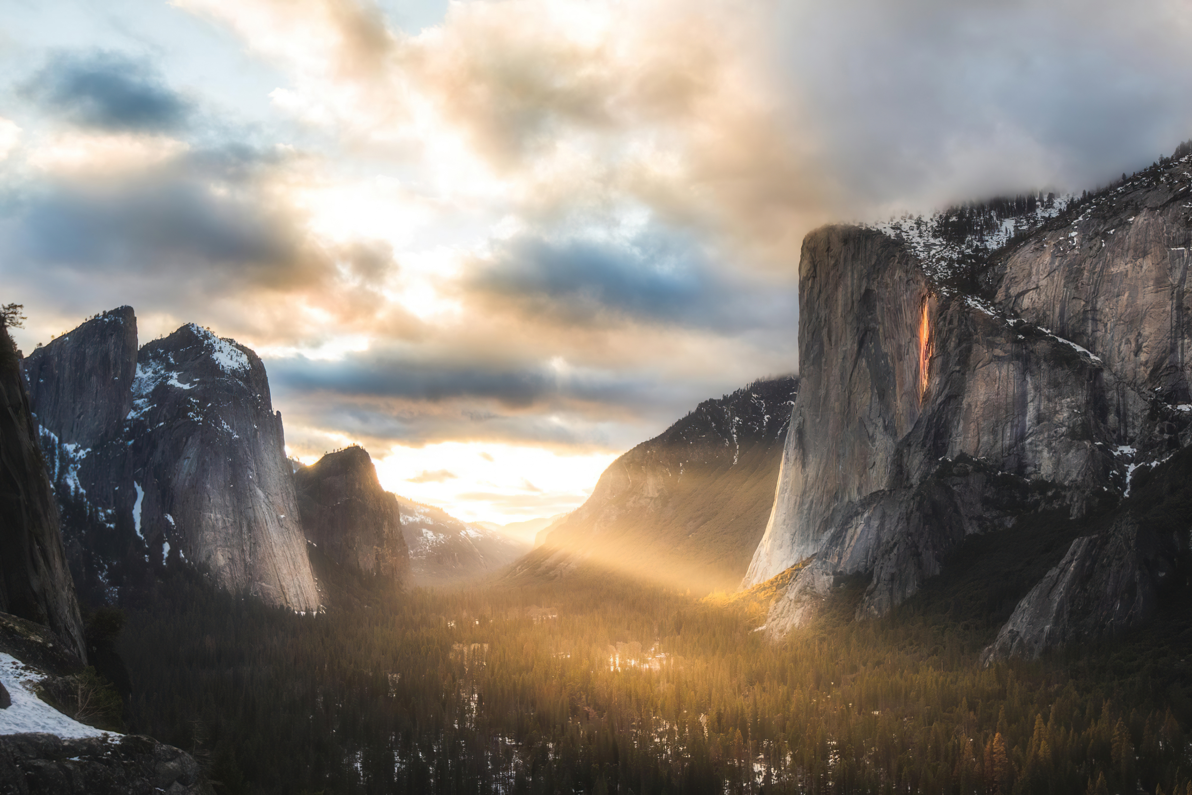 Wallpapers Yosemite gorge sun rays on the desktop