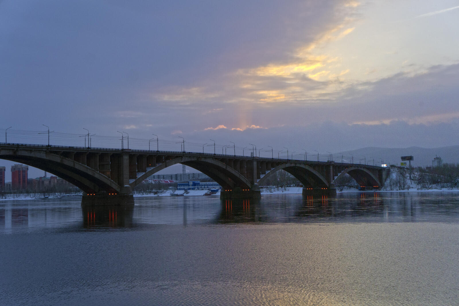 Free photo Dawn over the Yenisei