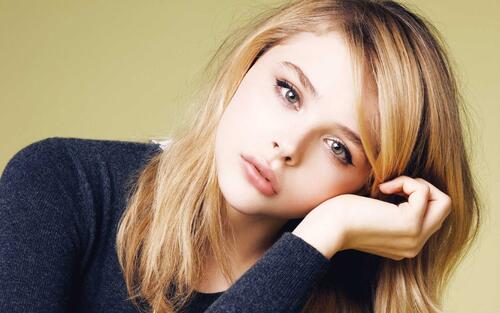 Portrait of Chloe Moretz with blond hair