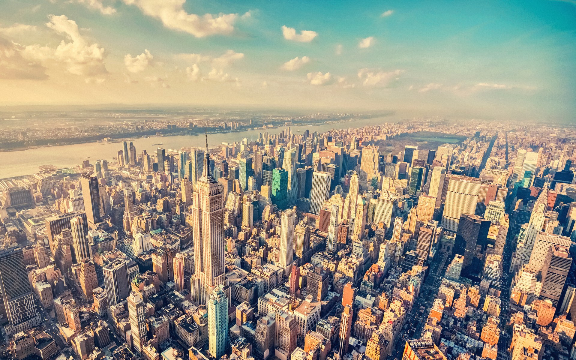 Обои городской пейзаж облака Нью Йорк Сити на рабочий стол