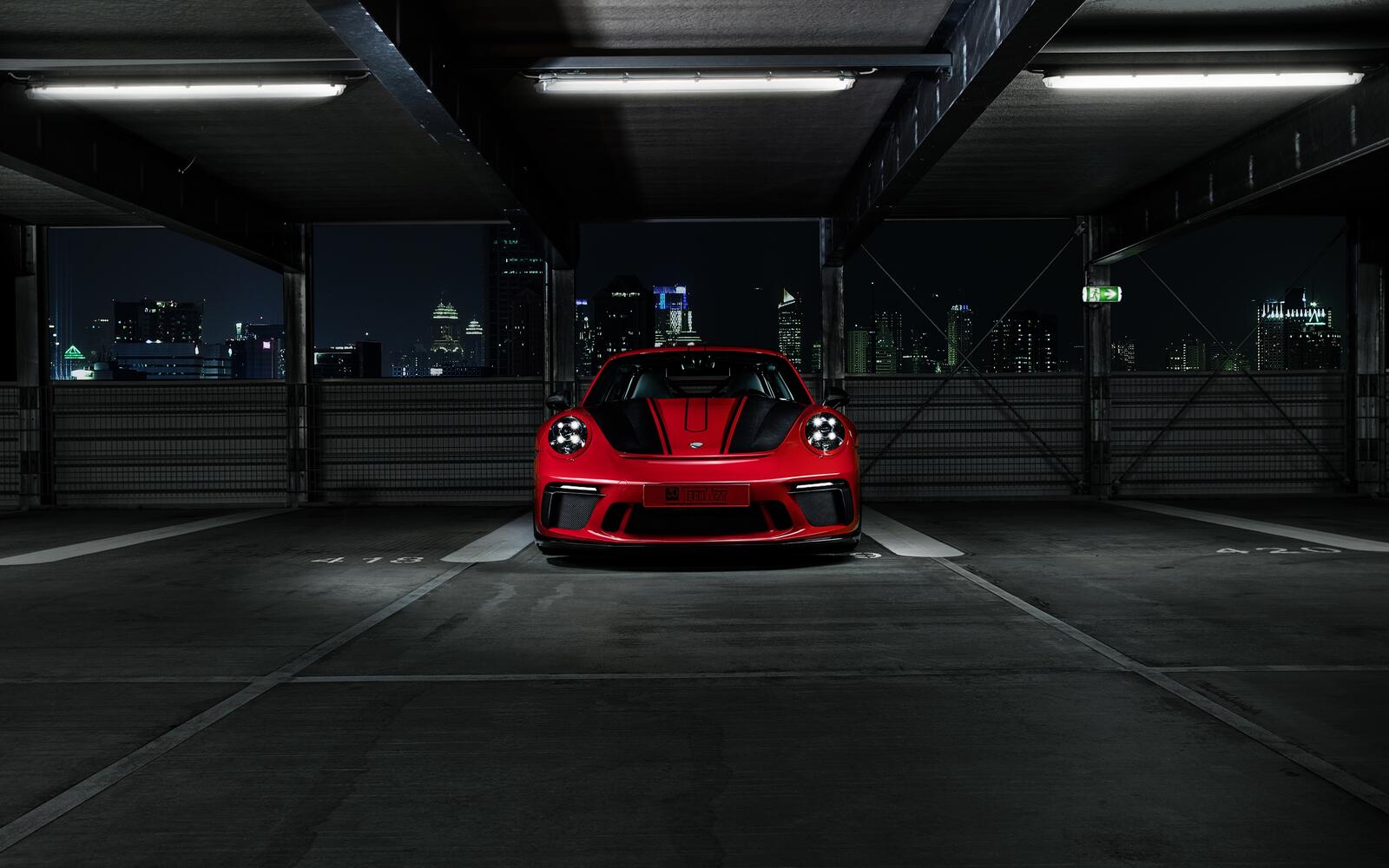 Бесплатное фото Красный porsche 911 gt3 на подземной парковке