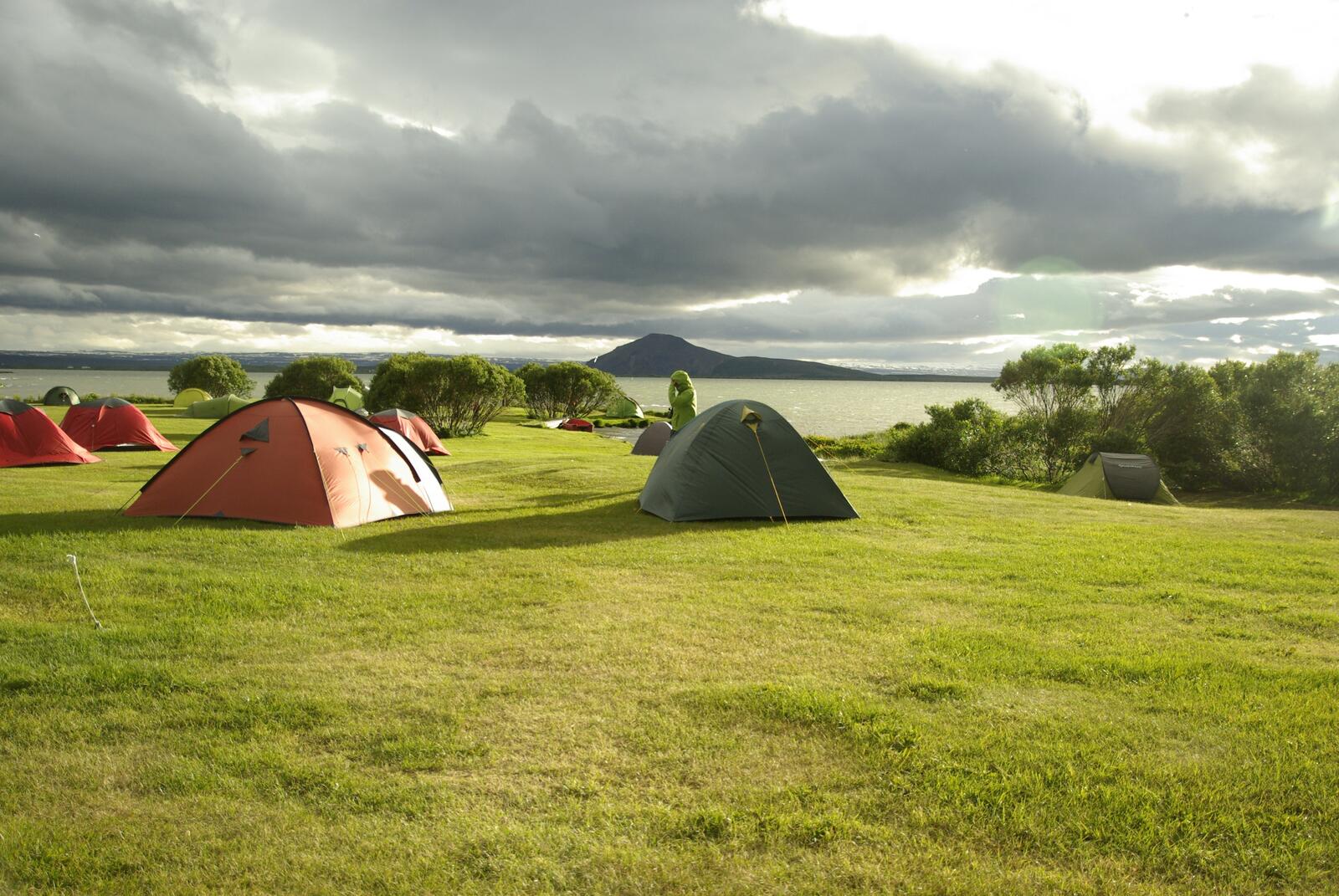 Camping space. Исландия кемпинг. Палатка. Палатка на Поляне. Палаточный кемпинг.