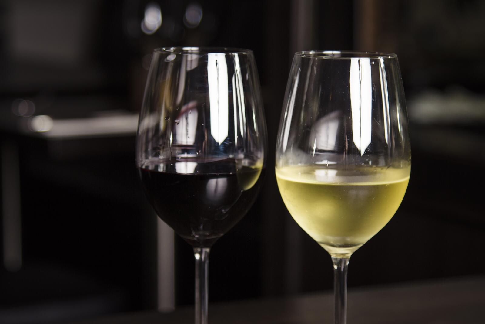 Обои вино белый стекло на рабочий стол