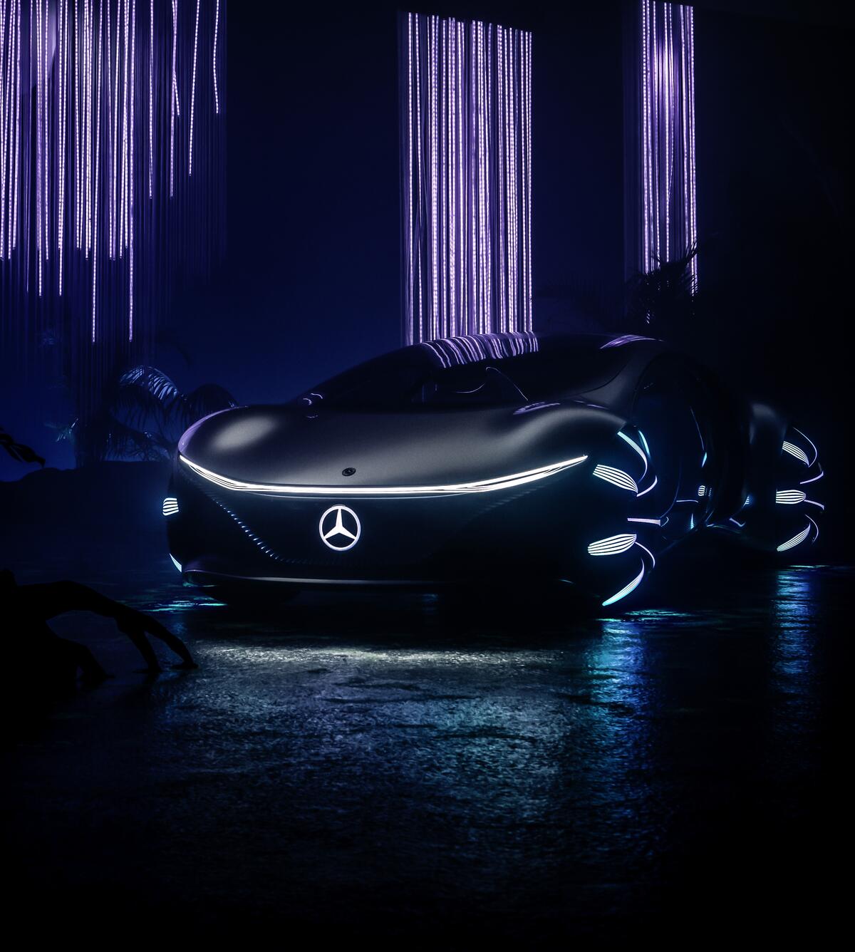Mercedes-benz vision avtr 2020 в темном помещении