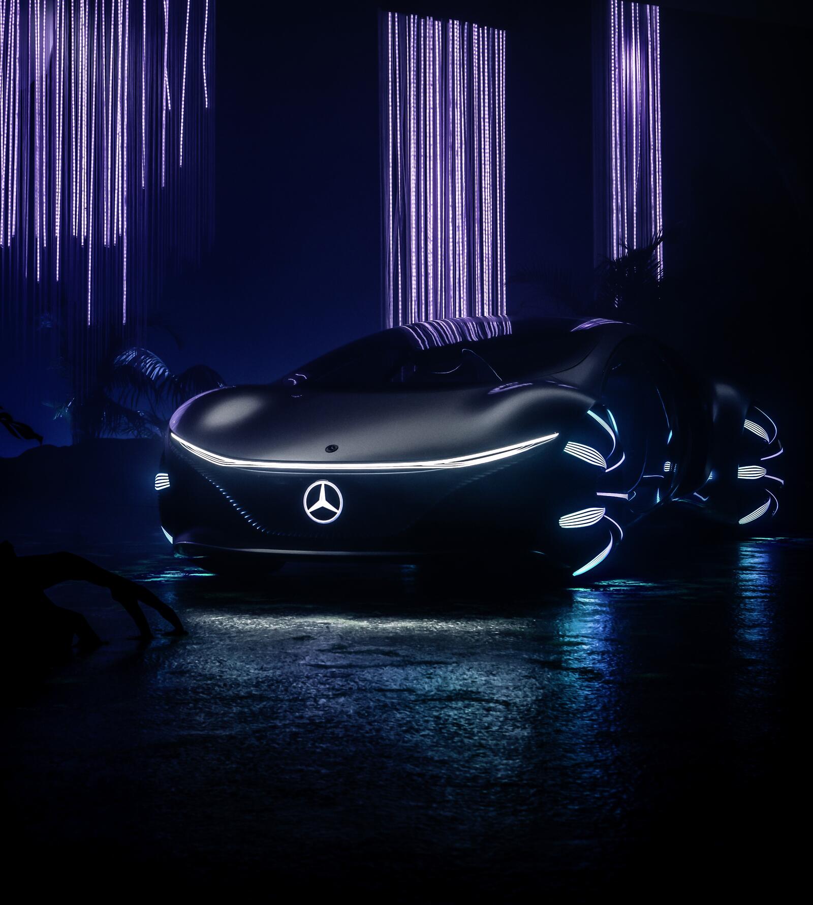 Бесплатное фото Mercedes-benz vision avtr 2020 в темном помещении