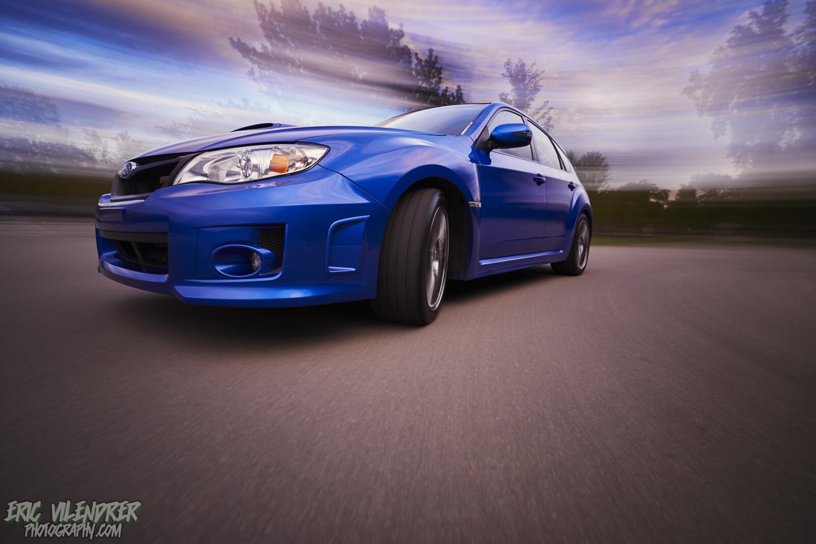 Бесплатное фото Subaru Impreza синего цвета