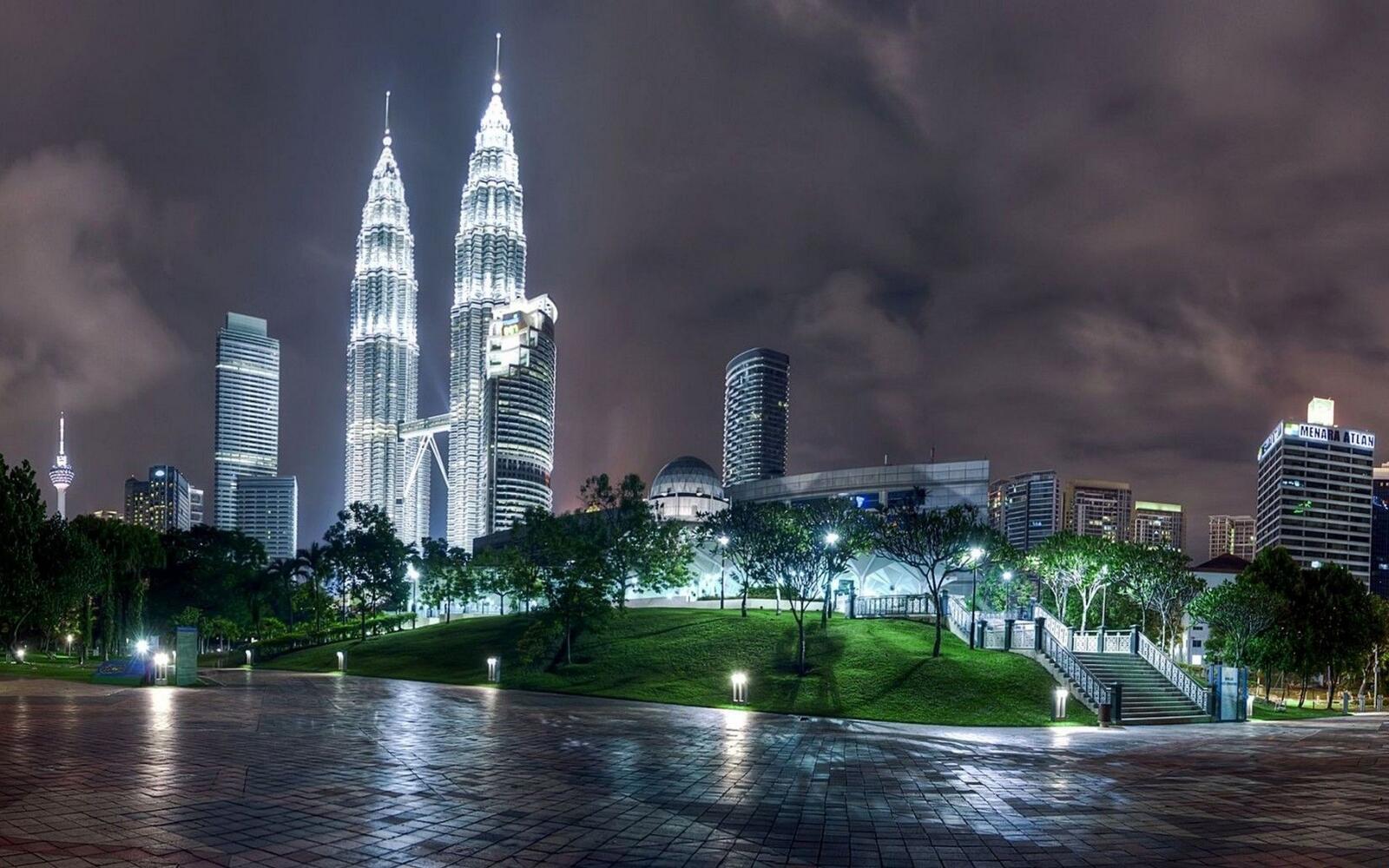 Бесплатное фото Столица Малайзии в ночи