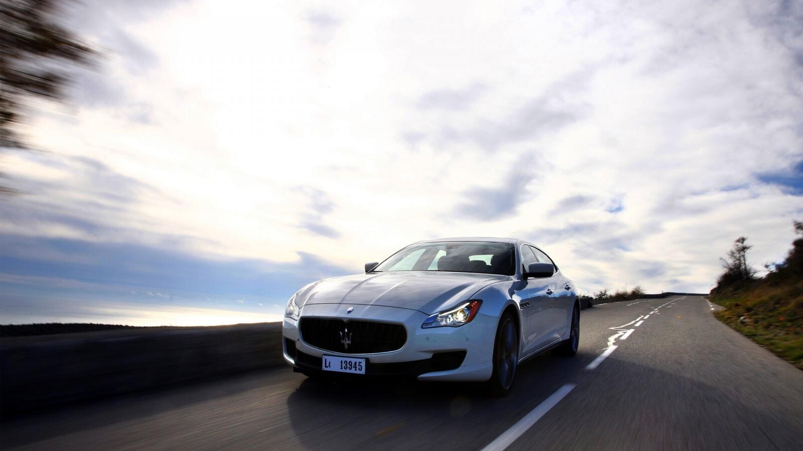 Обои Maserati дорога скорость на рабочий стол