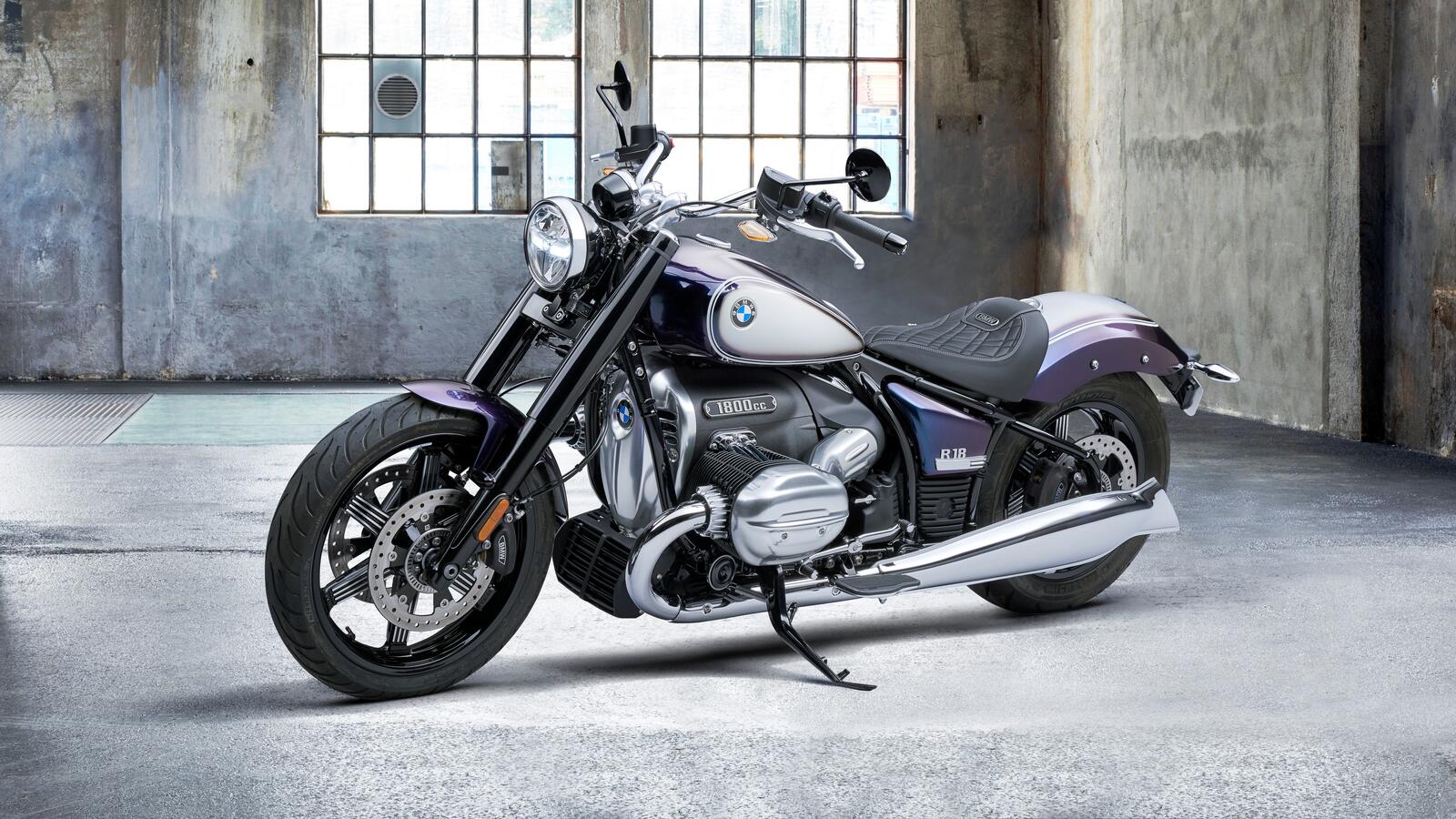 Бесплатное фото Мотоцикл BMW R18 First Edition 2020 года