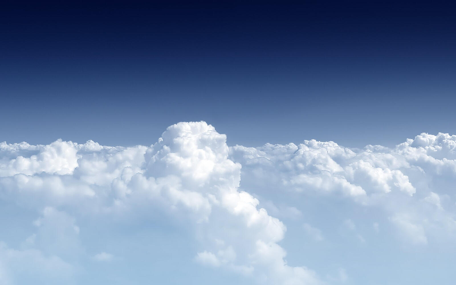 Free photo Flying over beautiful puffy clouds