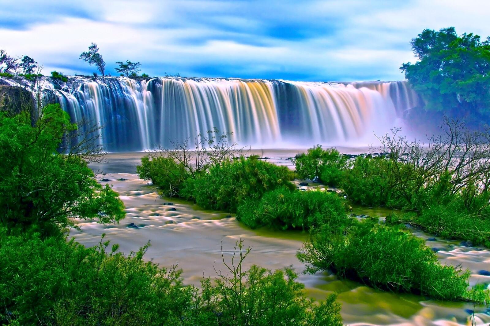 Бесплатное фото Водоем с водопадом во Вьетнаме