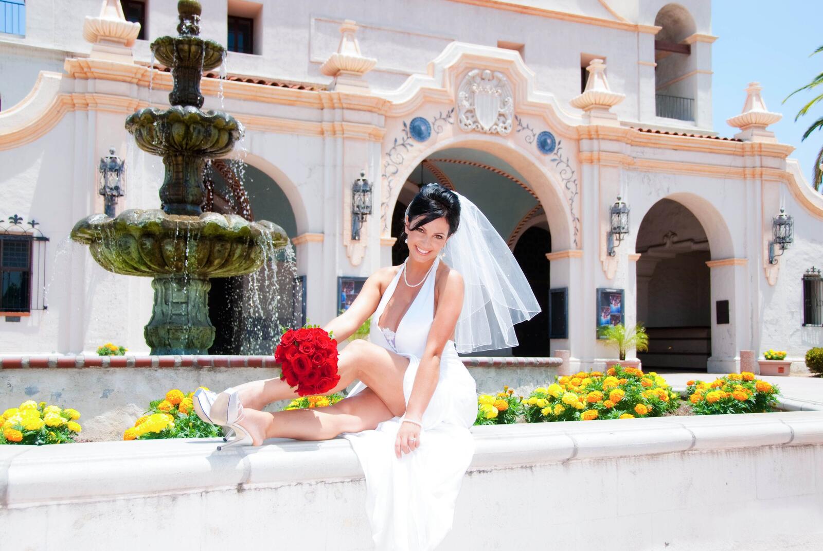 Бесплатное фото Denise Milani в свадебном платье