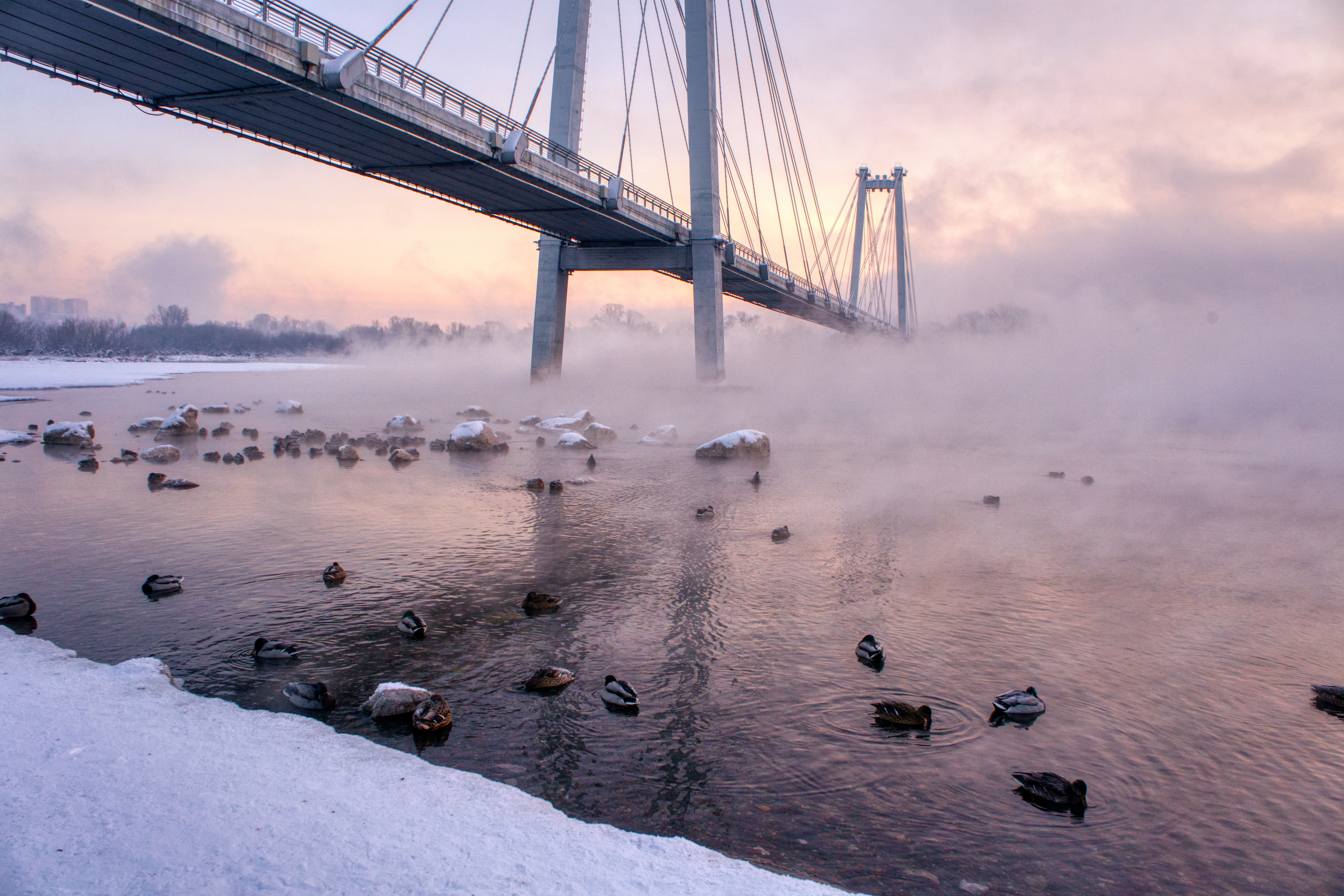 克拉斯诺亚尔斯克叶尼塞河霜冻的早晨