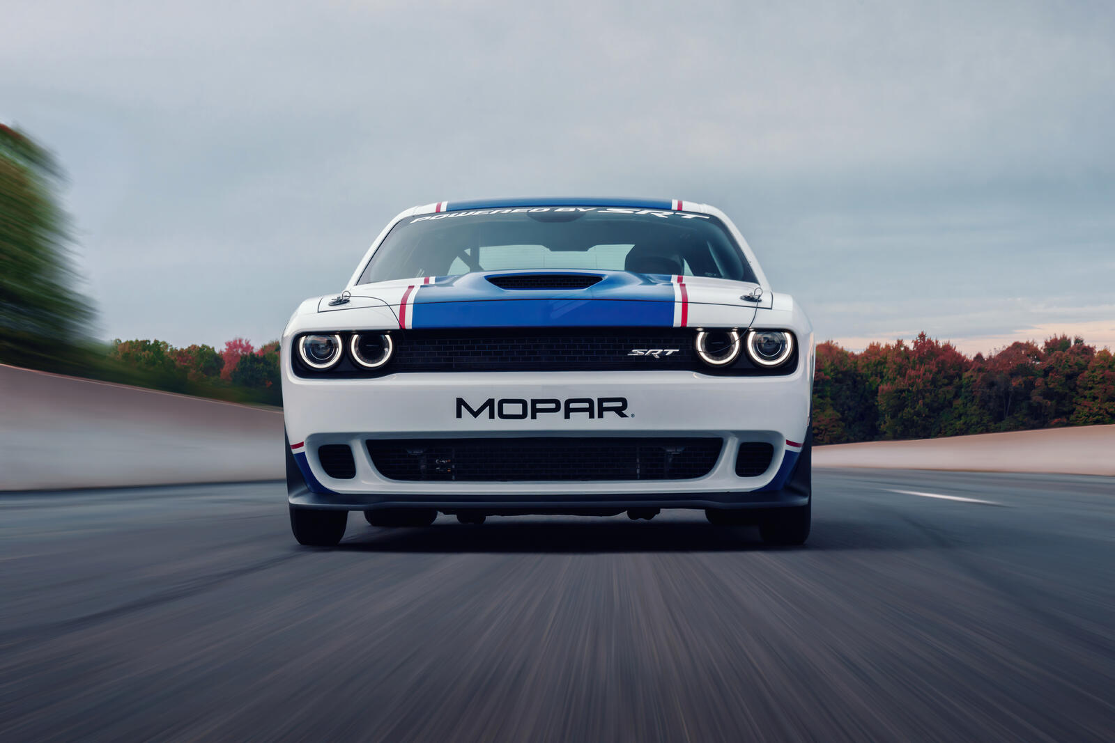 Free photo Dodge Challenger on the sports track